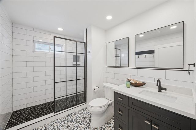 218 Kameha Drive, Tiki Island, TX 77554