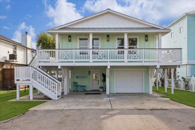 218 Kameha Drive, Tiki Island, TX 77554