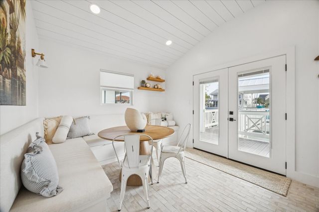 218 Kameha Drive, Tiki Island, TX 77554