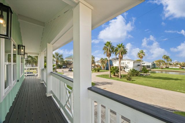 218 Kameha Drive, Tiki Island, TX 77554