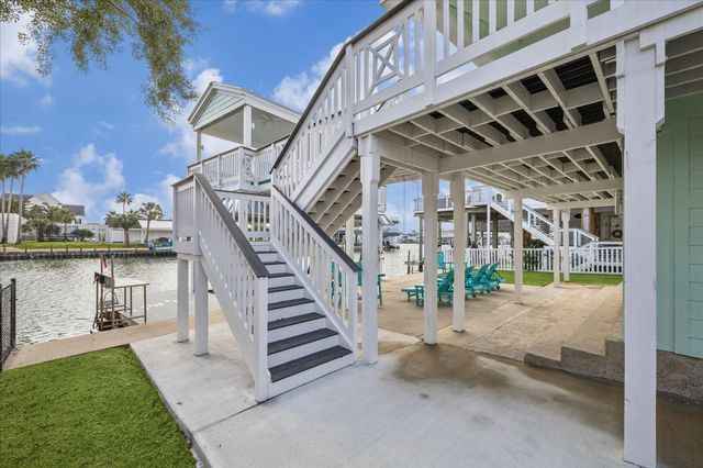 218 Kameha Drive, Tiki Island, TX 77554