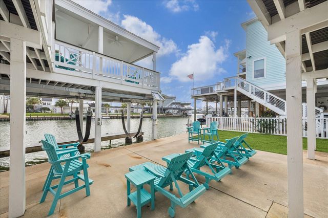 218 Kameha Drive, Tiki Island, TX 77554