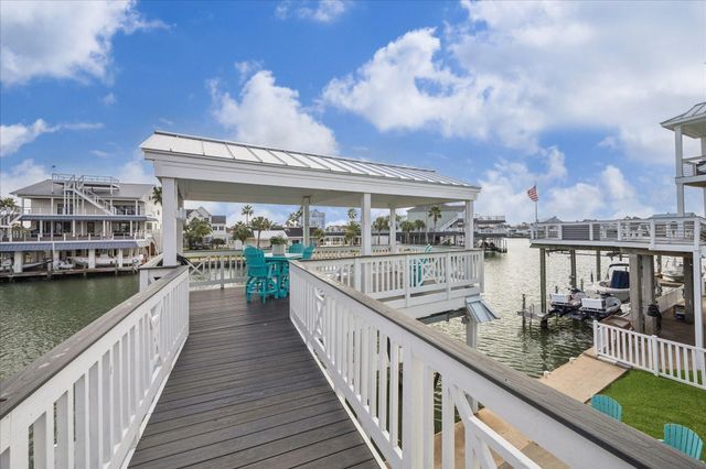 218 Kameha Drive, Tiki Island, TX 77554