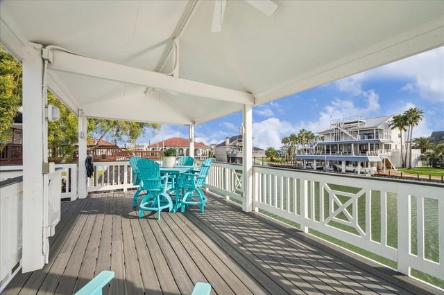 218 Kameha Drive, Tiki Island, TX 77554