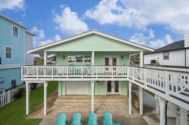 218 Kameha Drive, Tiki Island, TX 77554