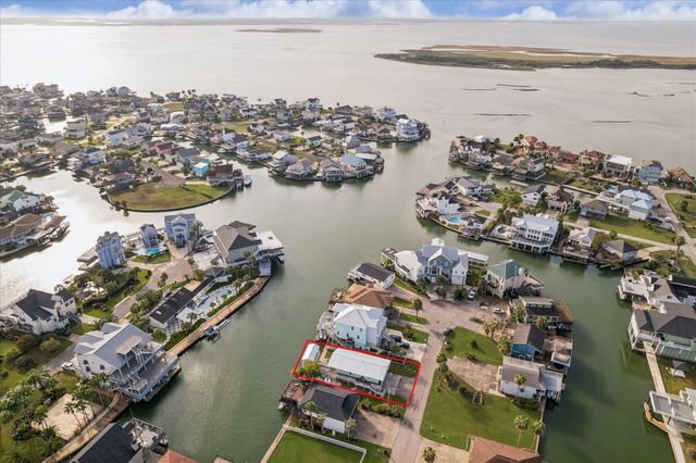 218 Kameha Drive, Tiki Island, TX 77554