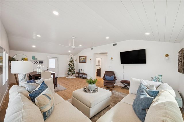 218 Kameha Drive, Tiki Island, TX 77554