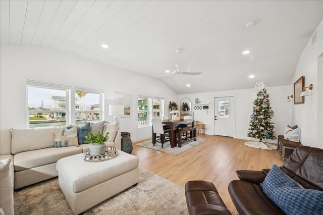 218 Kameha Drive, Tiki Island, TX 77554