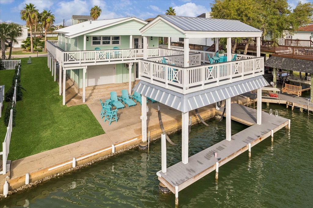 218 Kameha Drive, Tiki Island, TX 77554