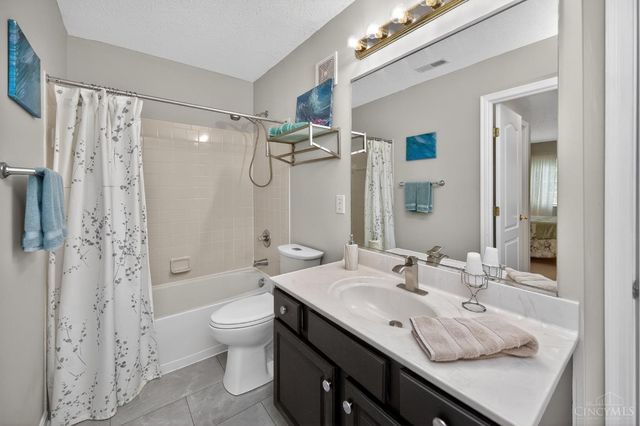 5953 Castlewood Crossing, Miami Twp, OH 45150