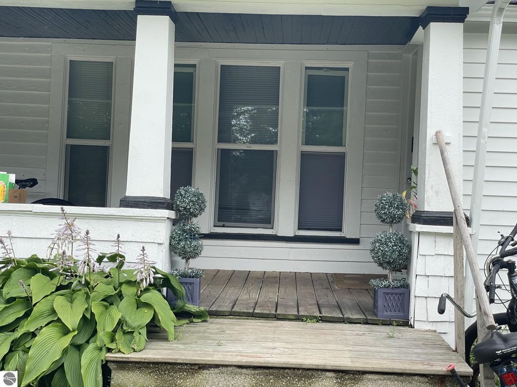 Image 4 of property listing at 125 Cedar Avenue, Alma, MI 48801