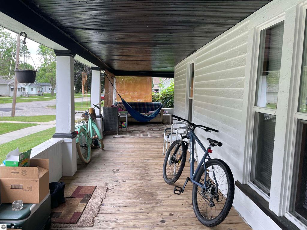 Image 5 of property listing at 125 Cedar Avenue, Alma, MI 48801