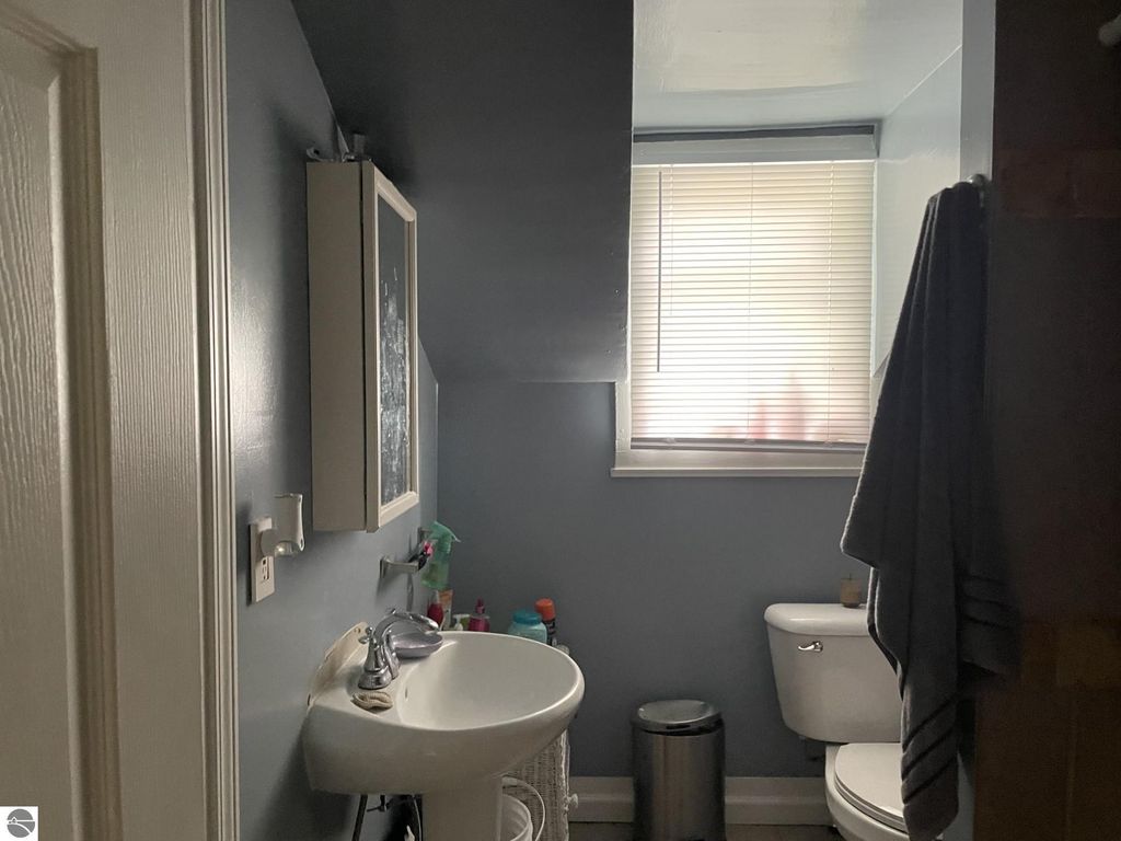 Image 9 of property listing at 125 Cedar Avenue, Alma, MI 48801