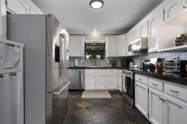 300 NW Arbor Drive, Blue Springs, MO 64014