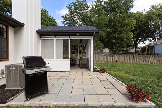 300 NW Arbor Drive, Blue Springs, MO 64014