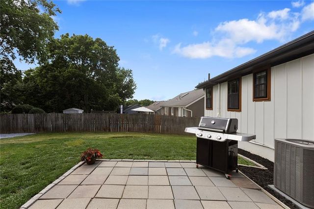 300 NW Arbor Drive, Blue Springs, MO 64014