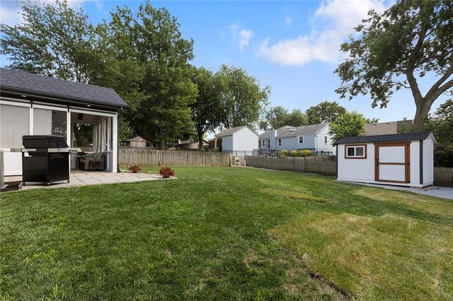 300 NW Arbor Drive, Blue Springs, MO 64014