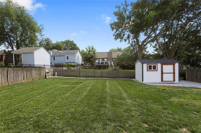 300 NW Arbor Drive, Blue Springs, MO 64014
