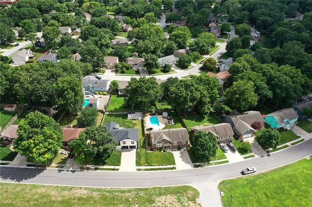 300 NW Arbor Drive, Blue Springs, MO 64014