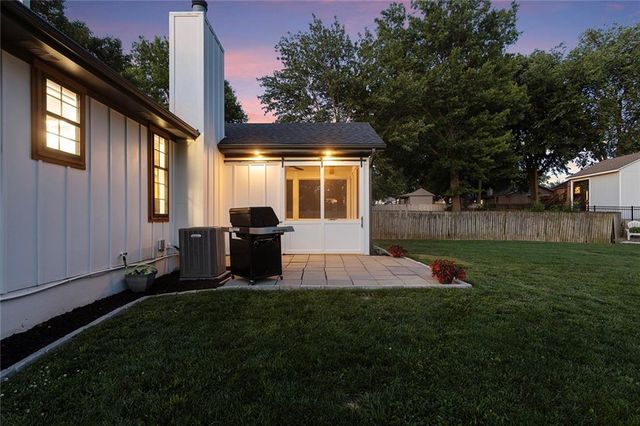 300 NW Arbor Drive, Blue Springs, MO 64014