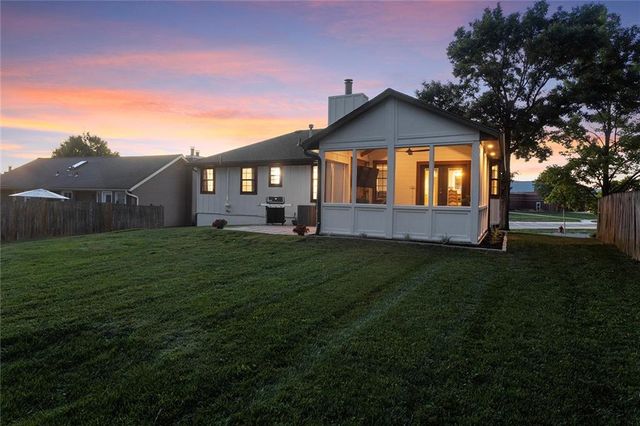 300 NW Arbor Drive, Blue Springs, MO 64014