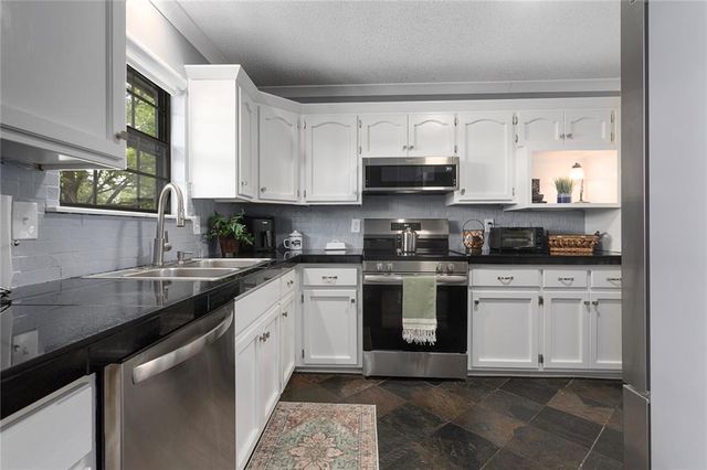 300 NW Arbor Drive, Blue Springs, MO 64014