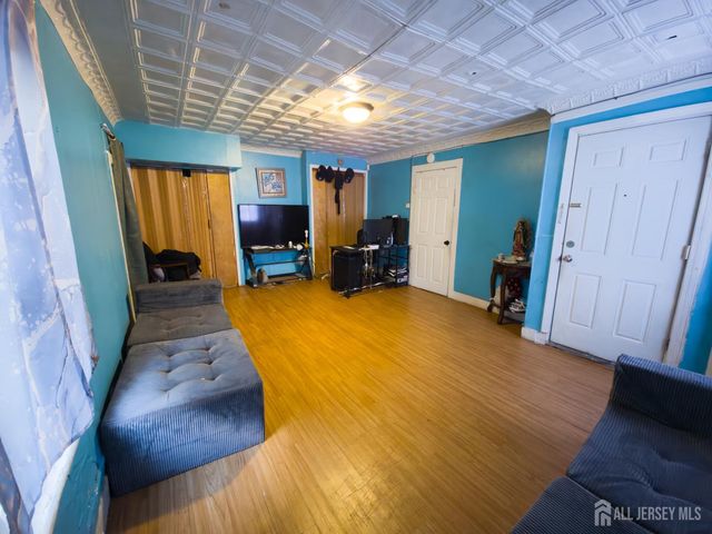 8 Prospect Street, New Brunswick, NJ 08901