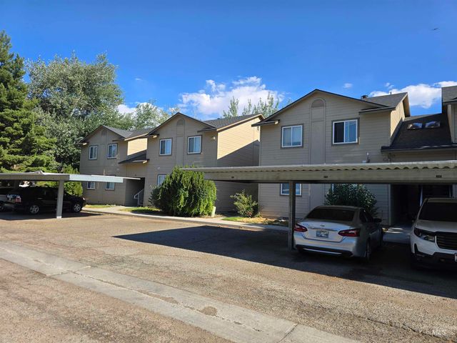 750 S 5th W, Mountain Home, ID 83647