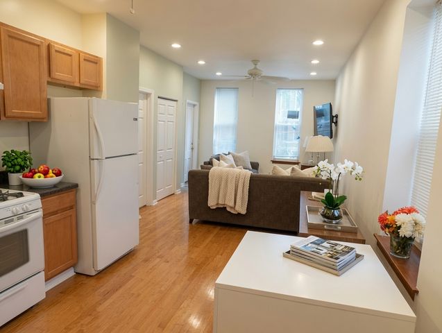 2329 W Mclean Avenue, Chicago, IL 60647