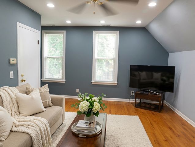 2329 W Mclean Avenue, Chicago, IL 60647