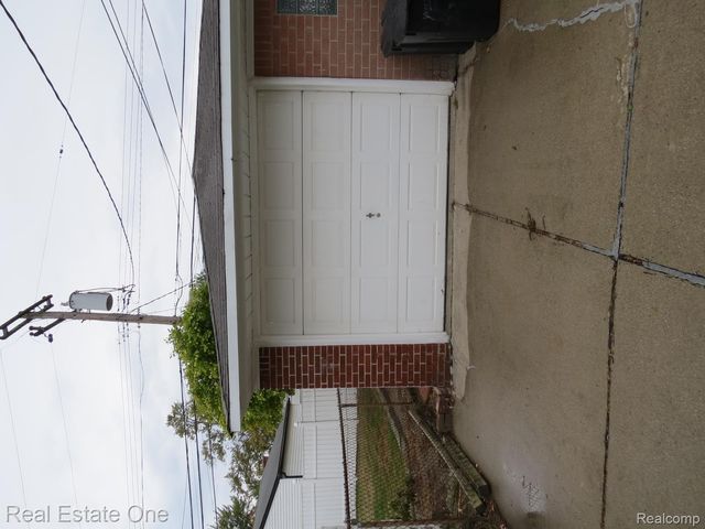 15742 Kennebec Street, Southgate, MI 48195