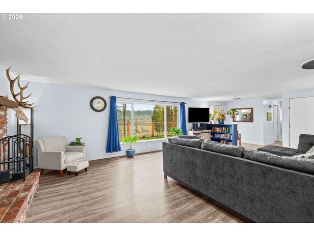 31510 CAMAS SWALE Rd, Creswell, OR 97426