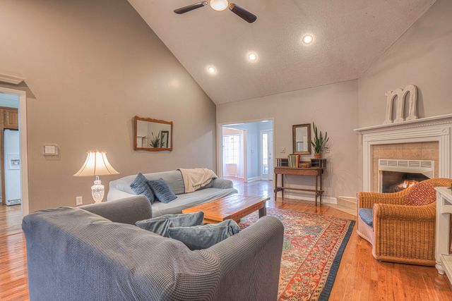 110 Golden Oaks Drive, Lafayette, GA 30728