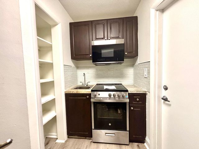 431 W Camino Real, Boca Raton, FL 33432