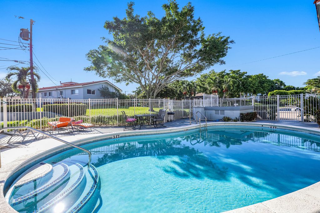 431 W Camino Real, Boca Raton, FL 33432