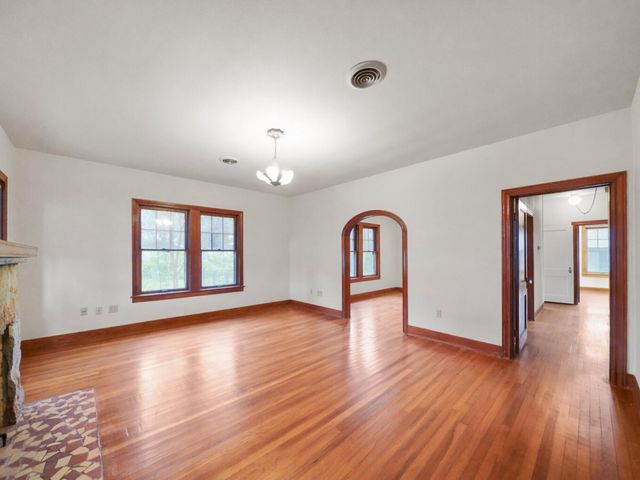 229 E Cedar Street, Angleton, TX 77515
