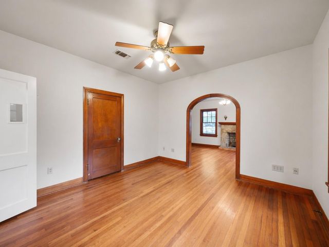229 E Cedar Street, Angleton, TX 77515