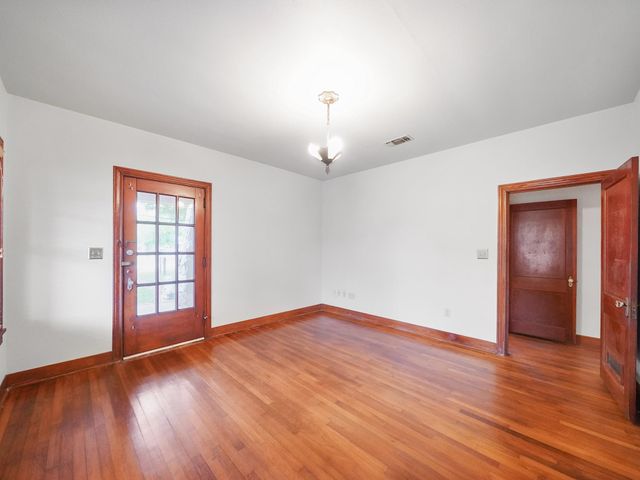 229 E Cedar Street, Angleton, TX 77515