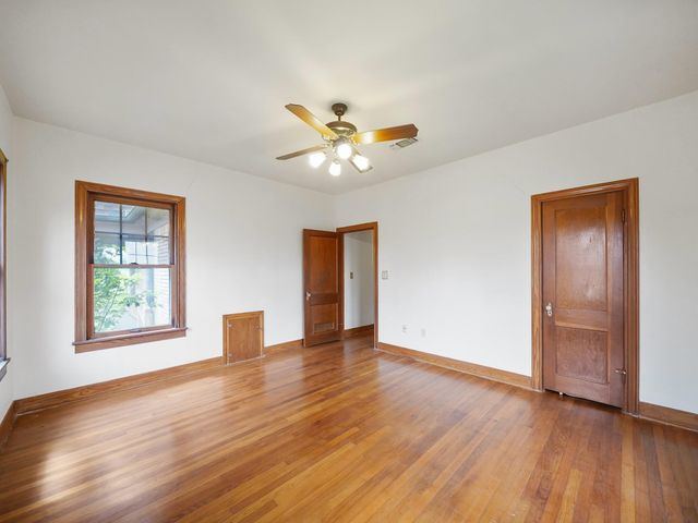 229 E Cedar Street, Angleton, TX 77515