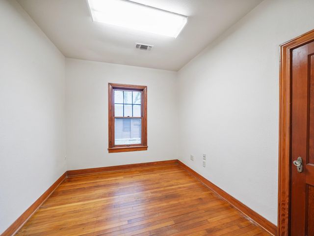 229 E Cedar Street, Angleton, TX 77515