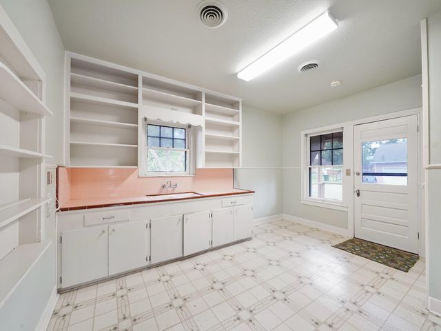 229 E Cedar Street, Angleton, TX 77515