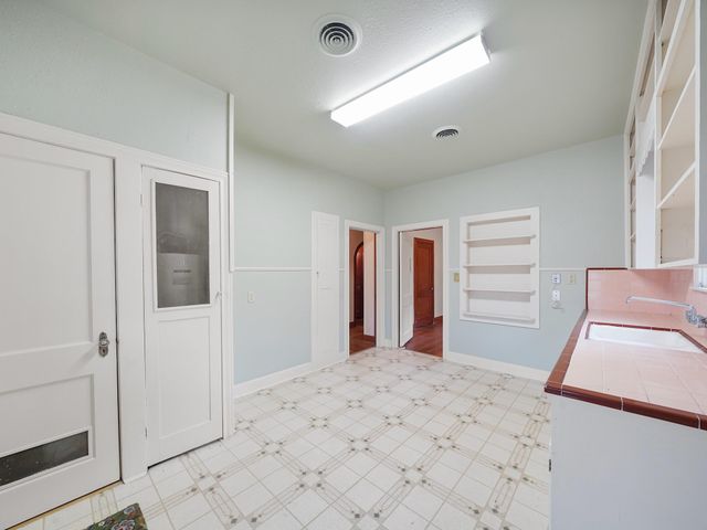 229 E Cedar Street, Angleton, TX 77515