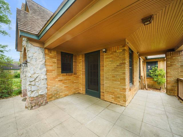 229 E Cedar Street, Angleton, TX 77515