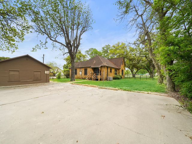 229 E Cedar Street, Angleton, TX 77515