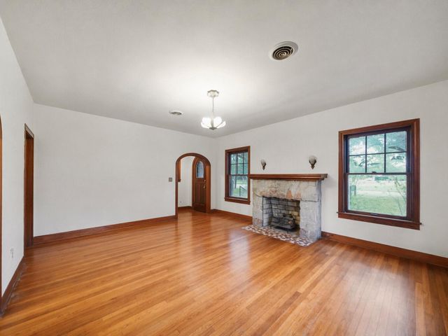 229 E Cedar Street, Angleton, TX 77515