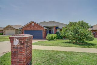 2712 SE 92nd Circle, Moore, OK 73160