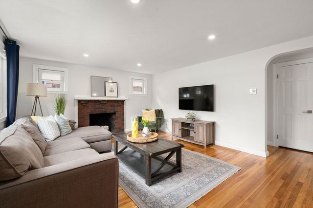 152 Sprague St, Dedham, MA 02026