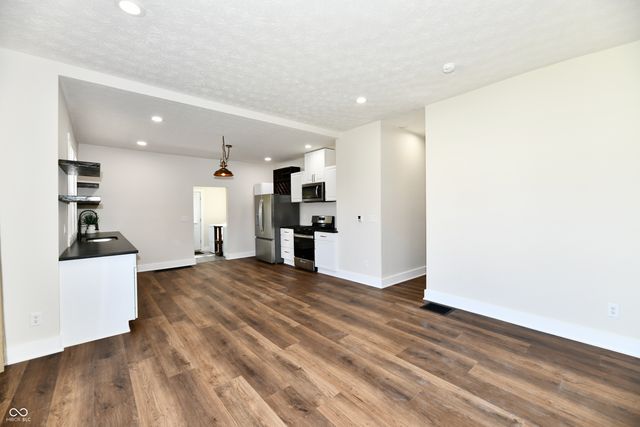 1526 N B Street, Elwood, IN 46036