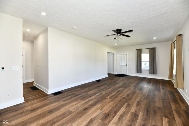 1526 N B Street, Elwood, IN 46036