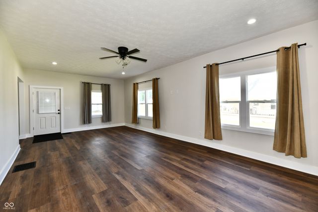1526 N B Street, Elwood, IN 46036